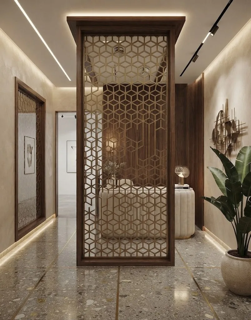 فاصل ديكور معدني محيط بعمود داخلي