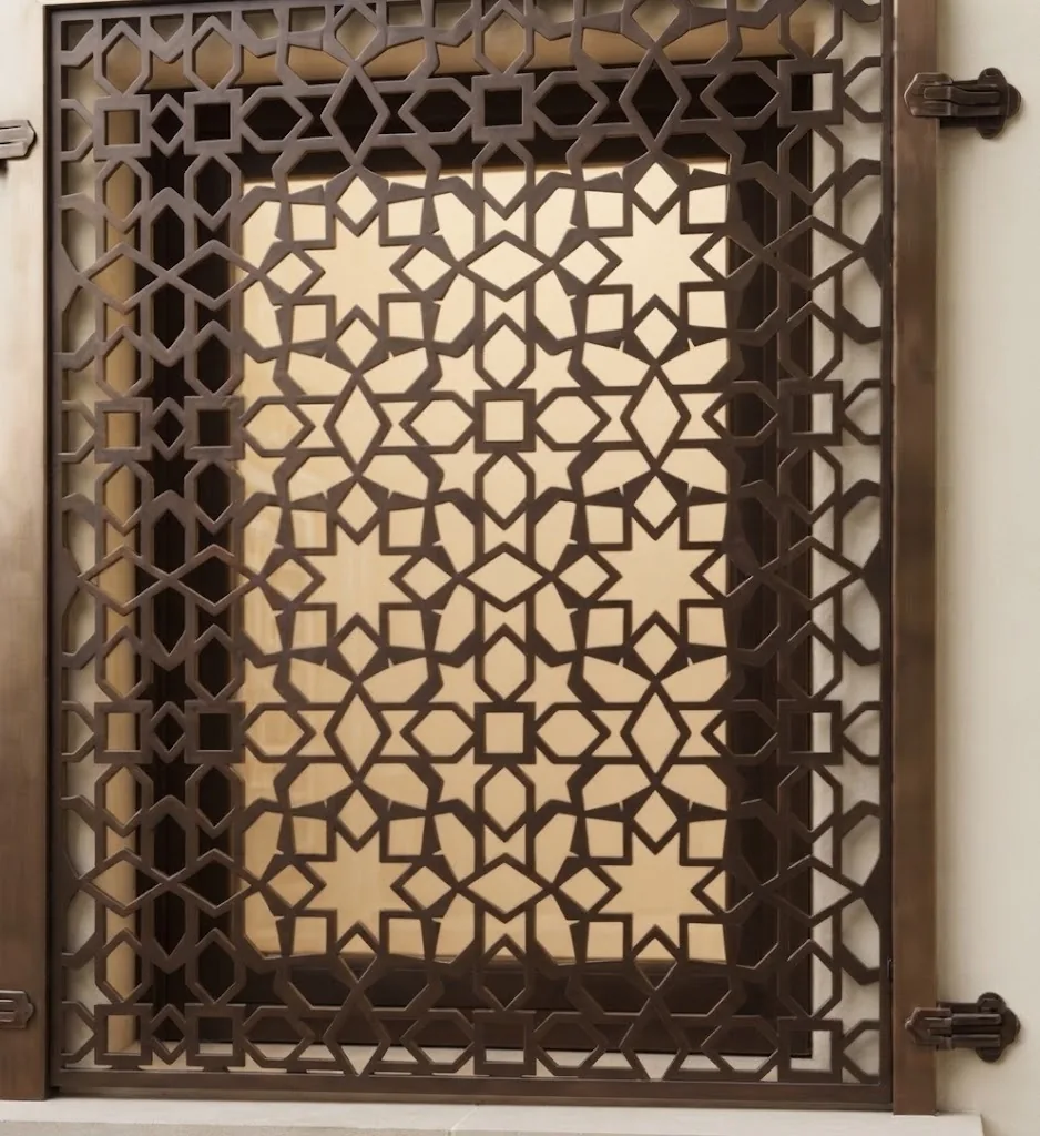 حماية شباك حديد بنمط هندسي متكرر